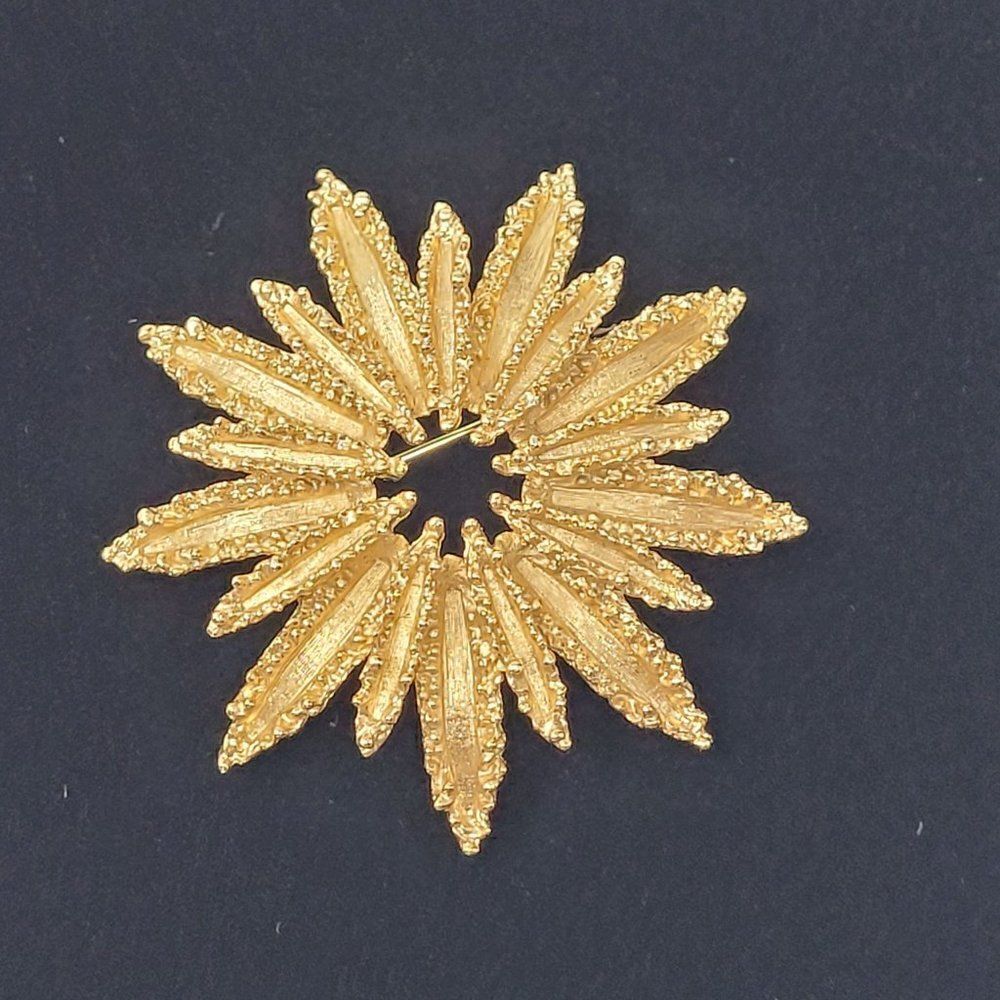 Vintage 70's Signed Avon Brushed Gold Tone Nugget 3D‎ Starburst Brooch Pin